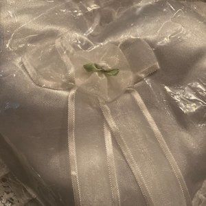 WHITE RING PILLOW NEW WHITE ROSE HEART SHAPED NEW